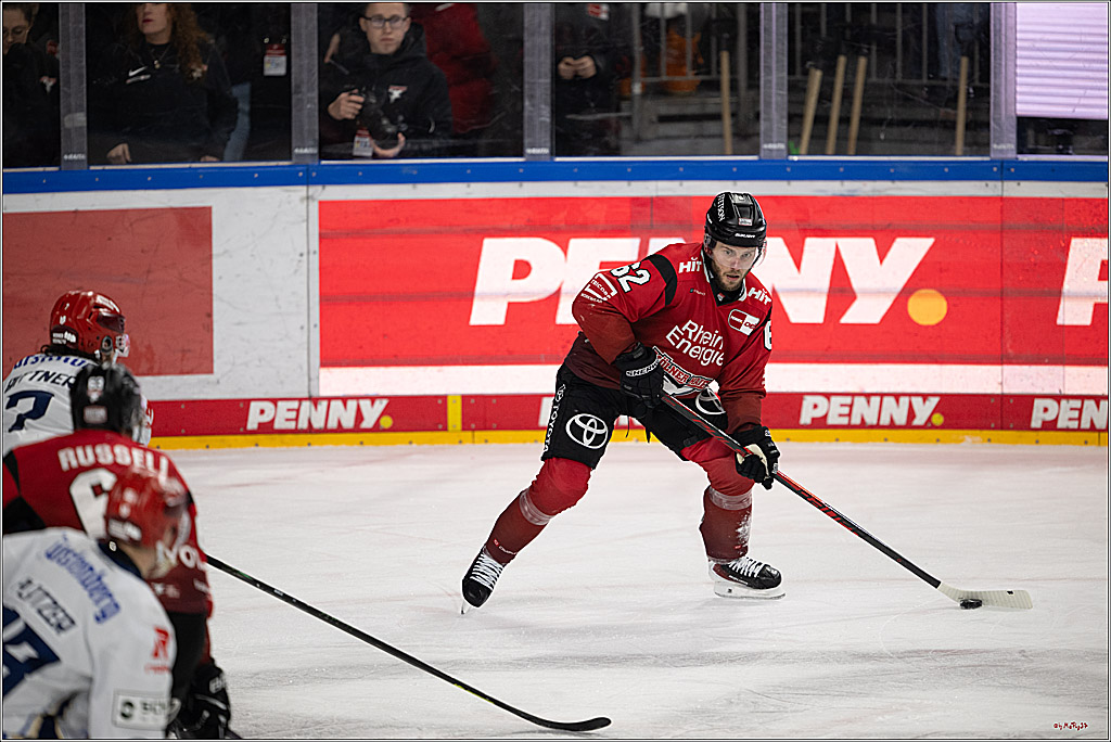 PENNY DEL: Kölner Haie - Schwenninger Wild Wings; Köln, 28.12.2025