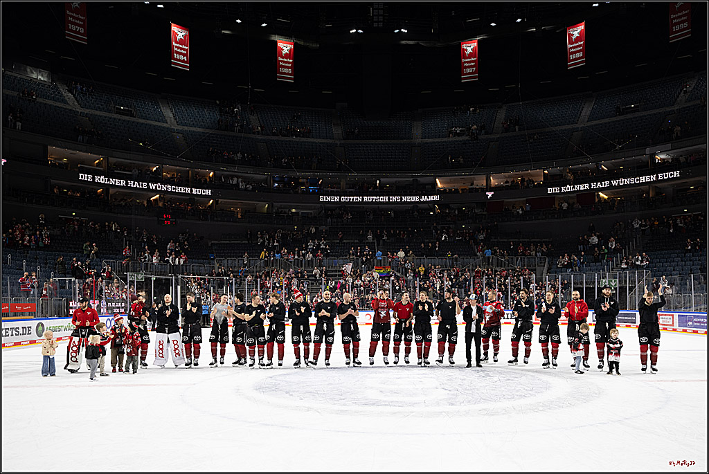 PENNY DEL: Kölner Haie - Schwenninger Wild Wings; Köln, 28.12.2025