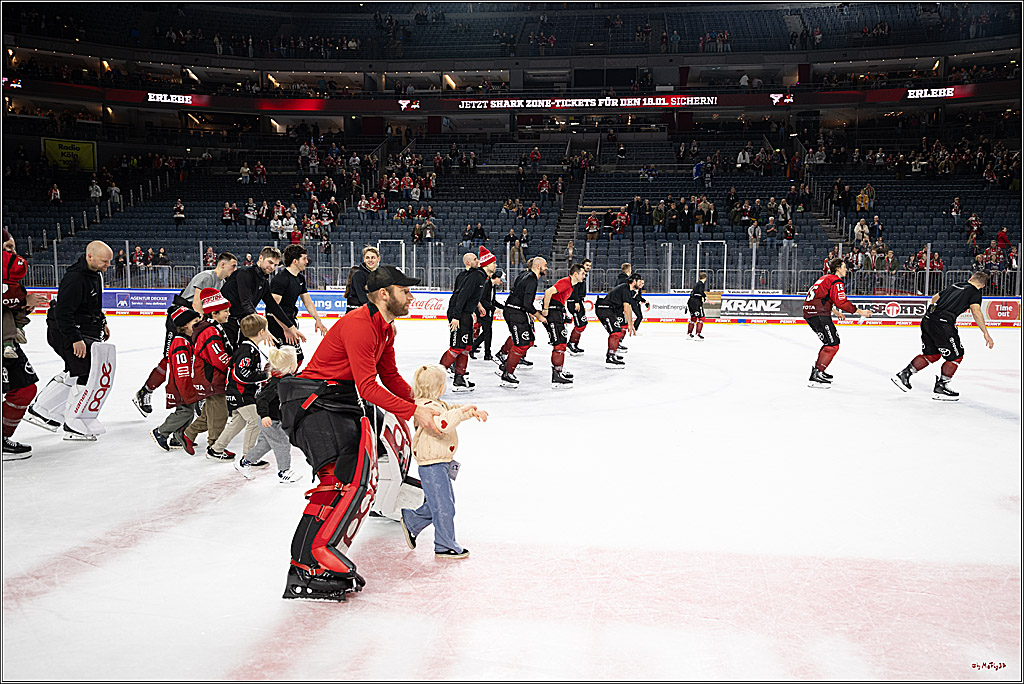 PENNY DEL: Kölner Haie - Schwenninger Wild Wings; Köln, 28.12.2025