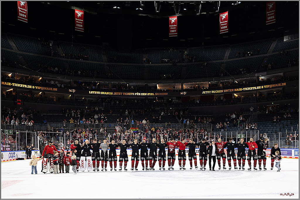 PENNY DEL: Kölner Haie - Schwenninger Wild Wings; Köln, 28.12.2025