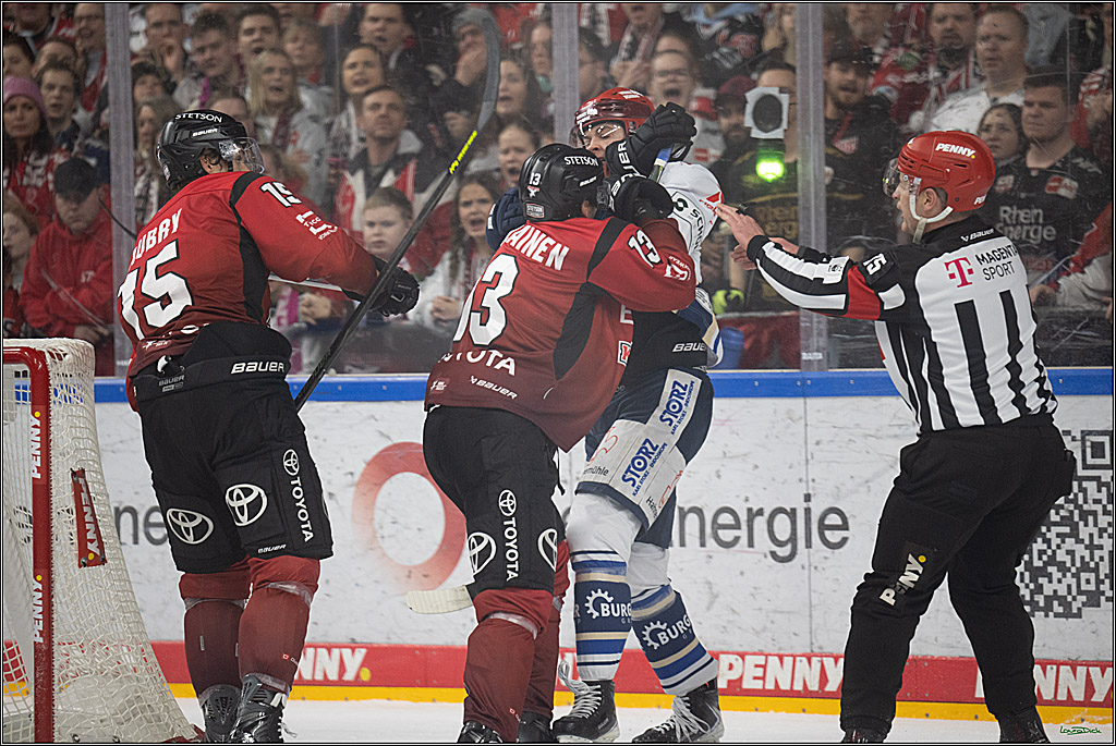 PENNY DEL: Kölner Haie - Schwenninger Wild Wings; Köln, 28.12.2025