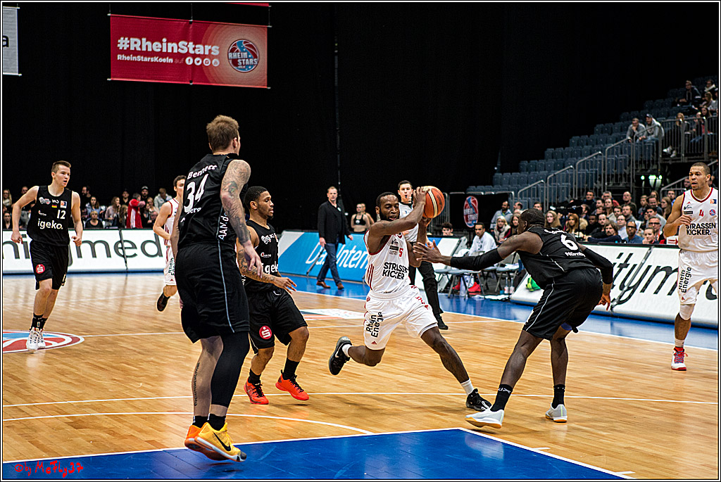 2. Basketball-Bundesliga ProA, RheinStars Koeln vs. Nuernberg Falcons BC; Koeln, 05.12.2016