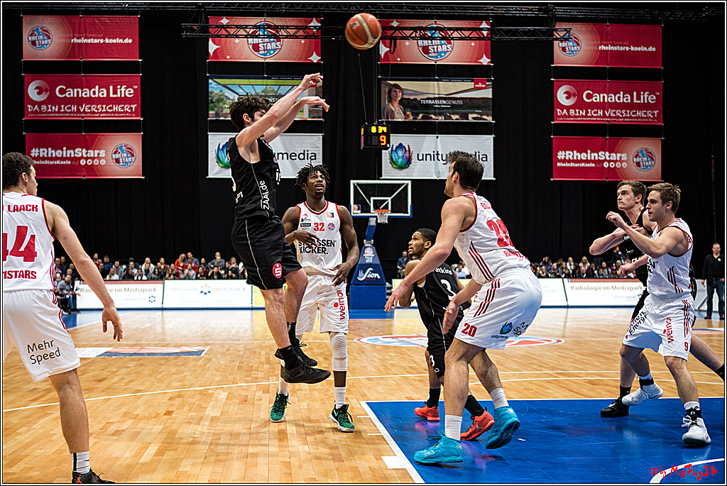 2. Basketball-Bundesliga ProA, RheinStars Koeln vs. Nuernberg Falcons BC; Koeln, 05.12.2016