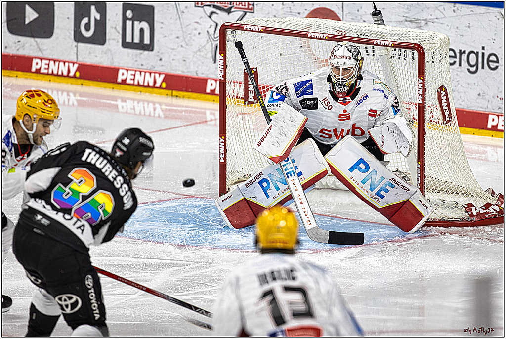 PENNY DEL 1. Koelner Haie - Fischtown Pinguins Bremerhaven; Koeln, 01.11.2023
