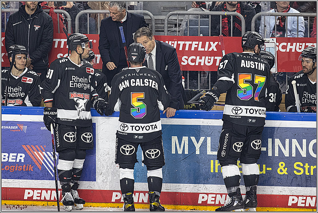 PENNY DEL 1. Koelner Haie - Fischtown Pinguins Bremerhaven; Koeln, 01.11.2023