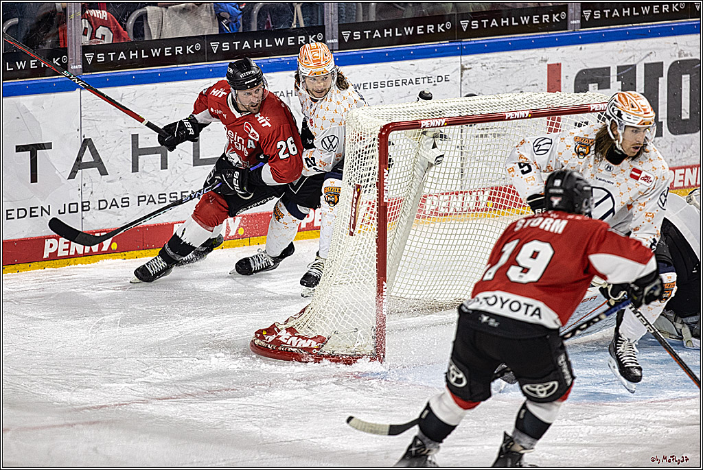 PENNY DEL 1. Koelner Haie - Grizzlys Wolfsburg; Koeln, 28.11.2023