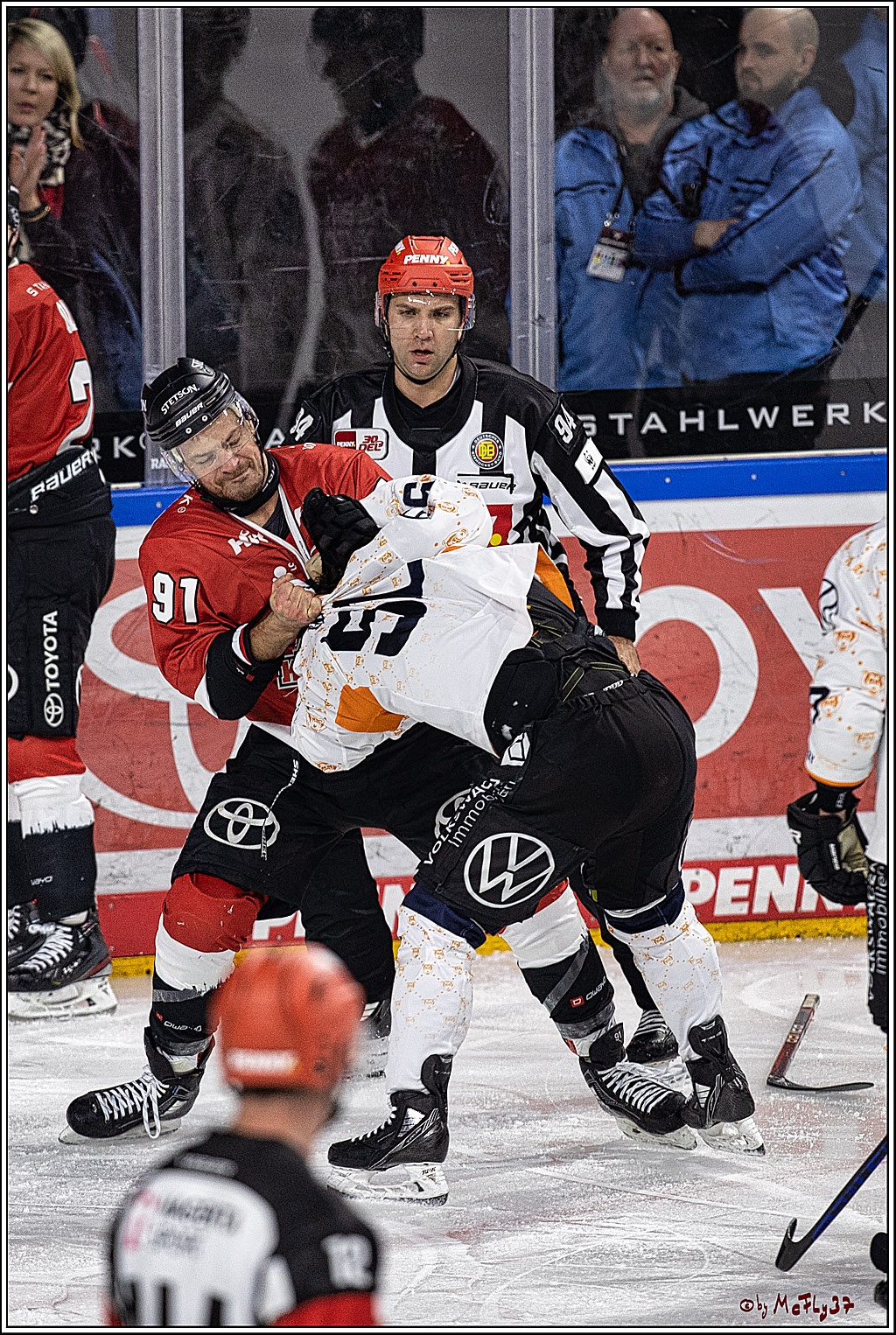 PENNY DEL 1. Koelner Haie - Grizzlys Wolfsburg; Koeln, 28.11.2023