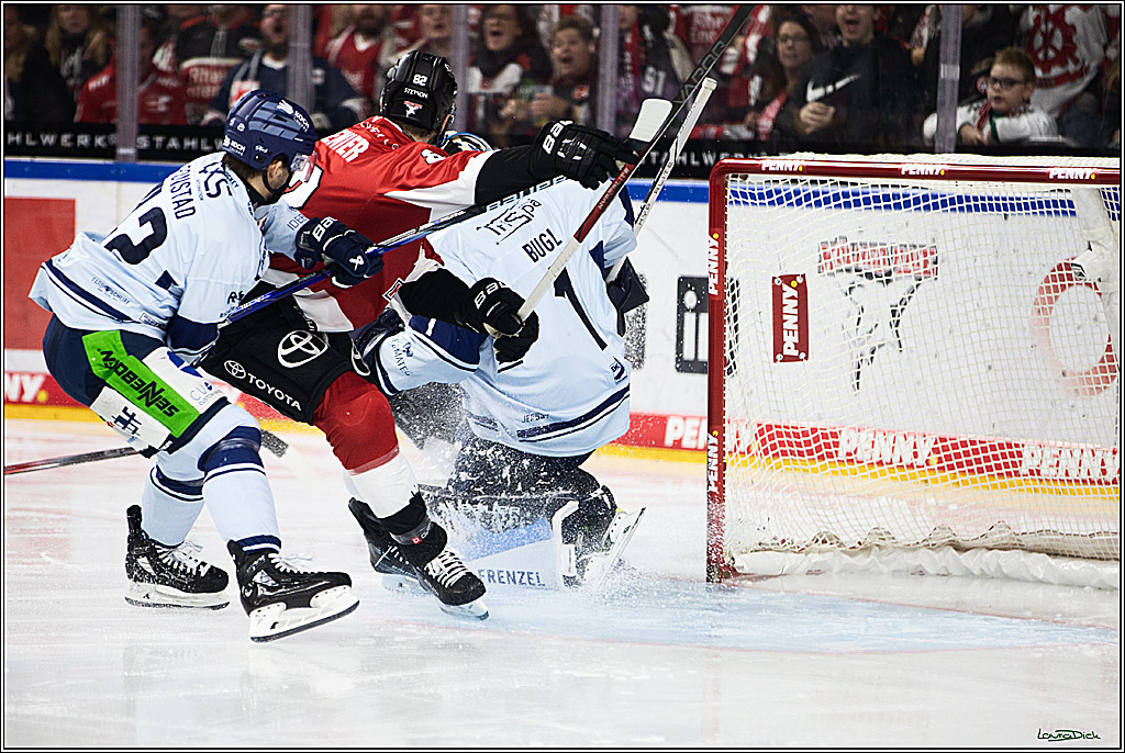 PENNY DEL; Koelner Haie- Straubing Tigers; Koeln, 15.12.2023
