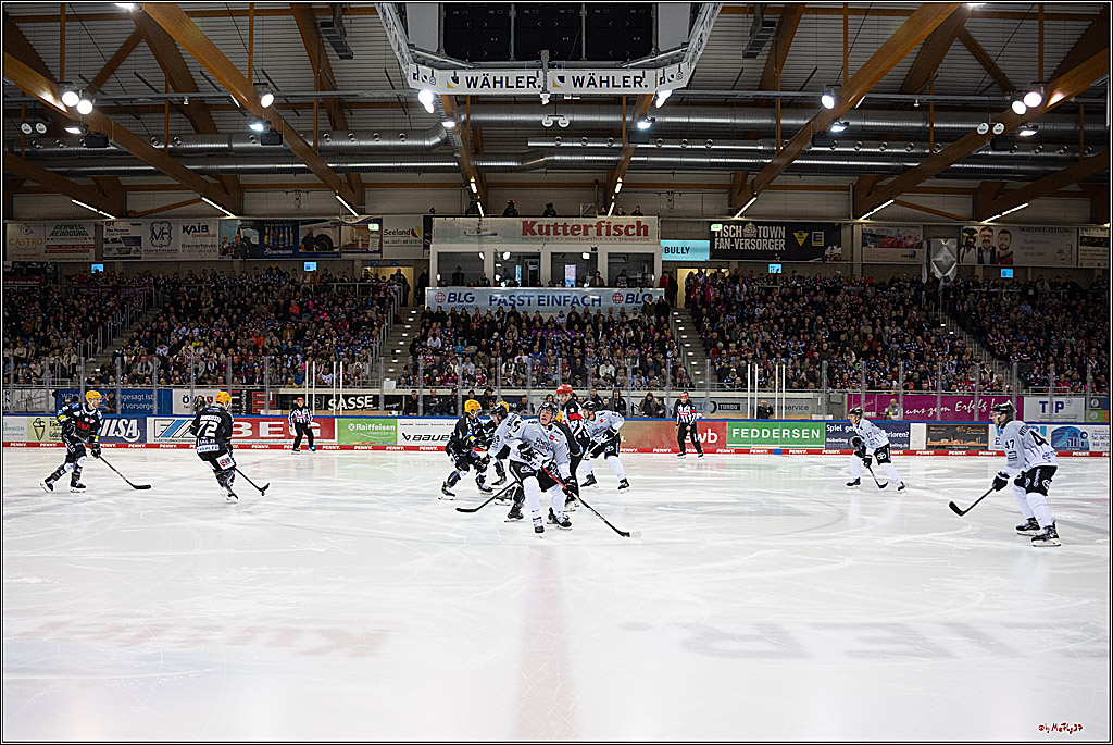 PENNY DEL 1 - Playoff Viertelfinale; Fischtown Pinguins Bremerhaven - Kölner Haie; Bremerhaven, 16.03.2025