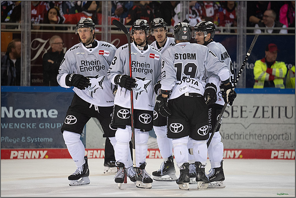 PENNY DEL; Fischtown Pinguins-Koelner Haie; Bremerhaven, 16.03.2025
