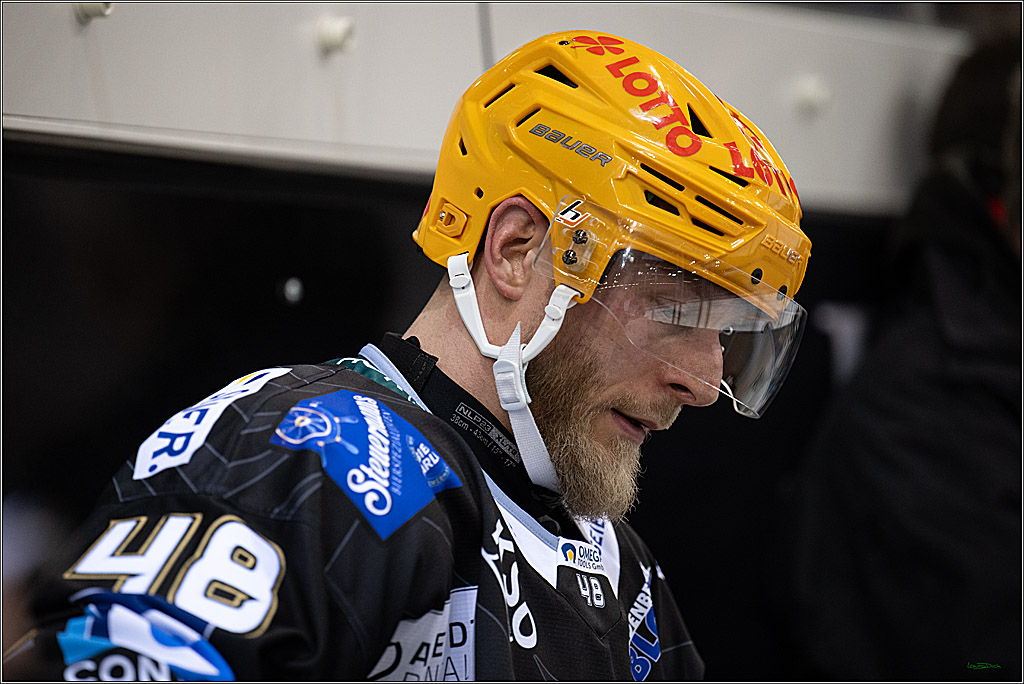 PENNY DEL; Fischtown Pinguins-Koelner Haie; Bremerhaven, 16.03.2025