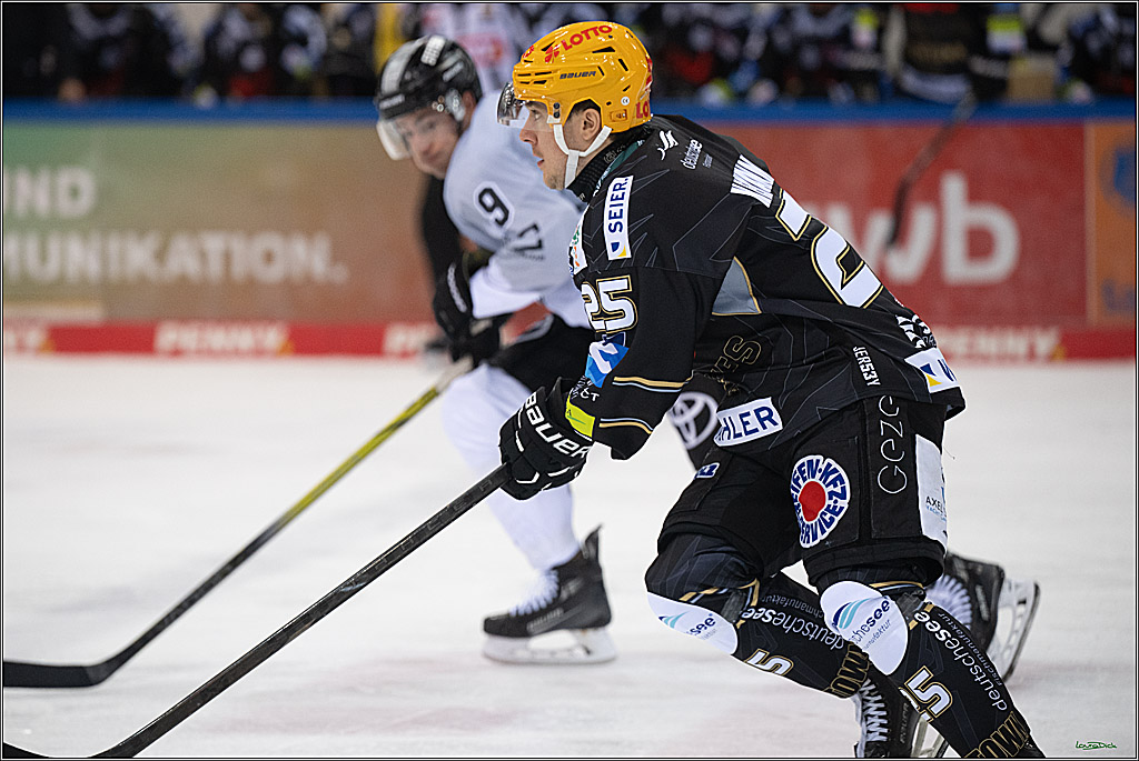 PENNY DEL; Fischtown Pinguins-Koelner Haie; Bremerhaven, 16.03.2025