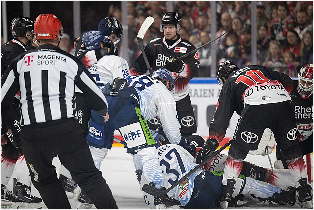 PENNY DEL 1; Koelner Haie - Straubing Tigers; Koeln, 19.10.2025