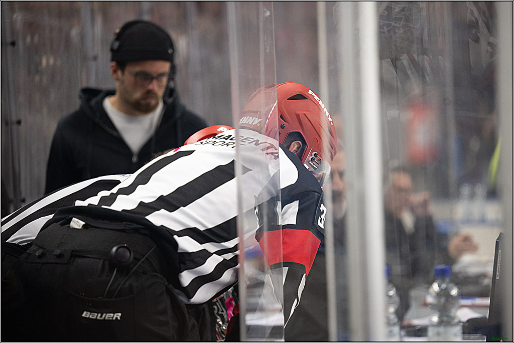 PENNY DEL 1; Koelner Haie - EHC Red Bull Muenchen; Koeln, 02.11.2025