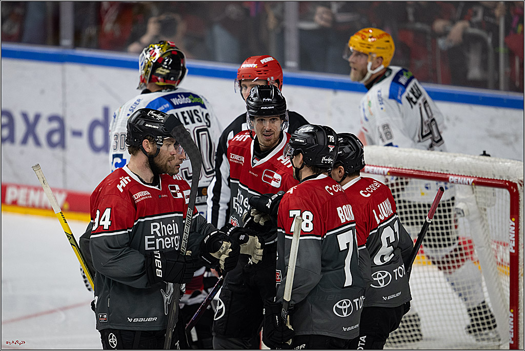 PENNY DEL 1; Kölner Haie - Fischtown Pinguins Bremerhaven; Köln, 18.10.2026