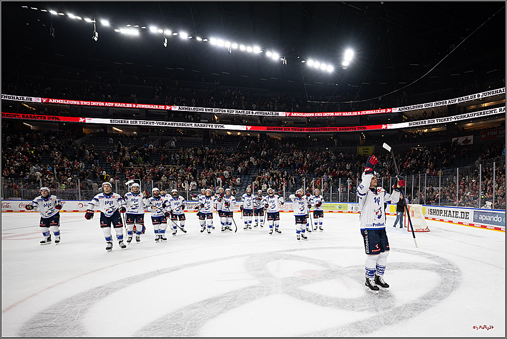 PENNY DEL 1; Kölner Haie - Adler Mannheim; Köln, 27.10.2026