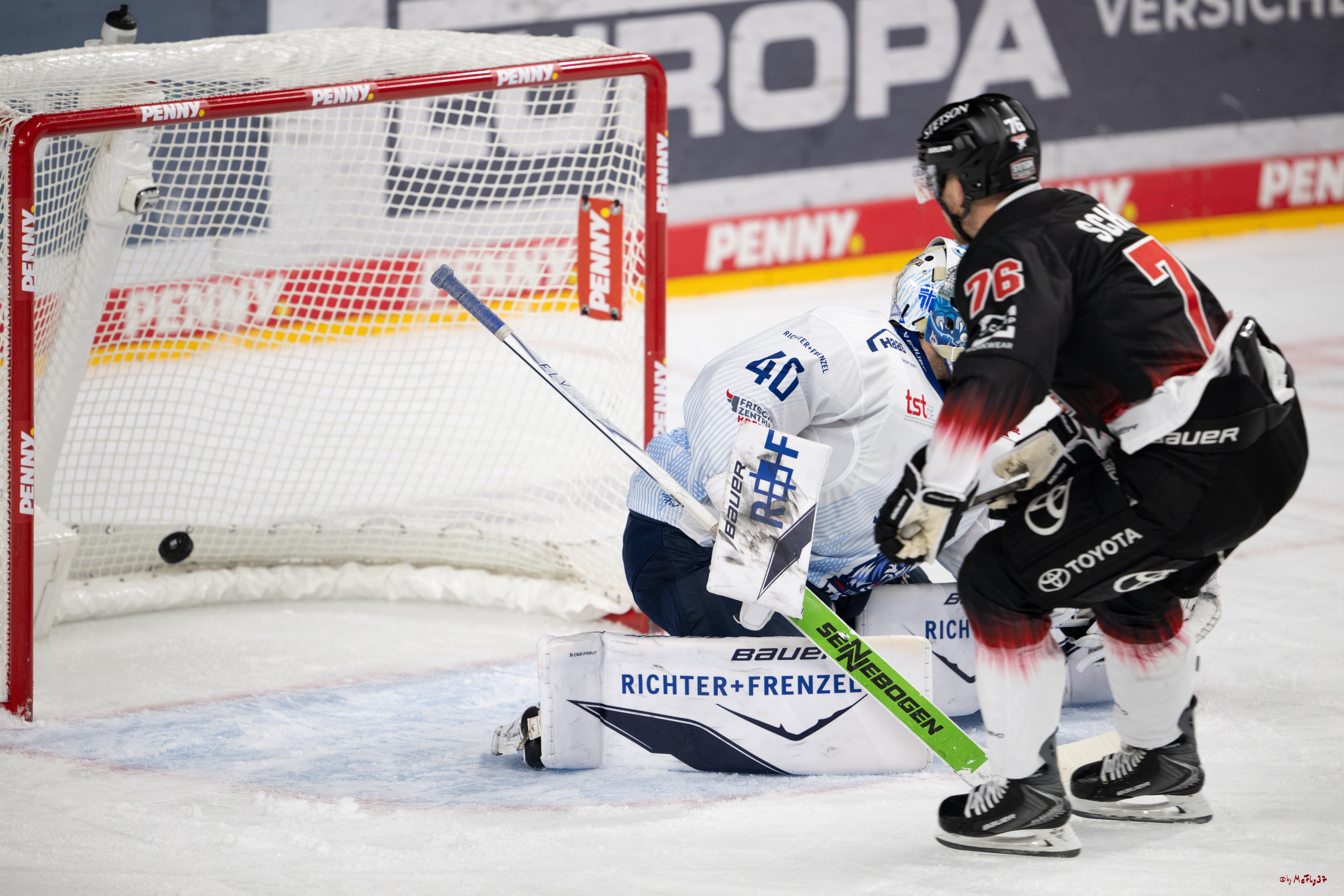 PENNY DEL 1; Kölner Haie - Straubing Tigers; Köln, 19.10.2025