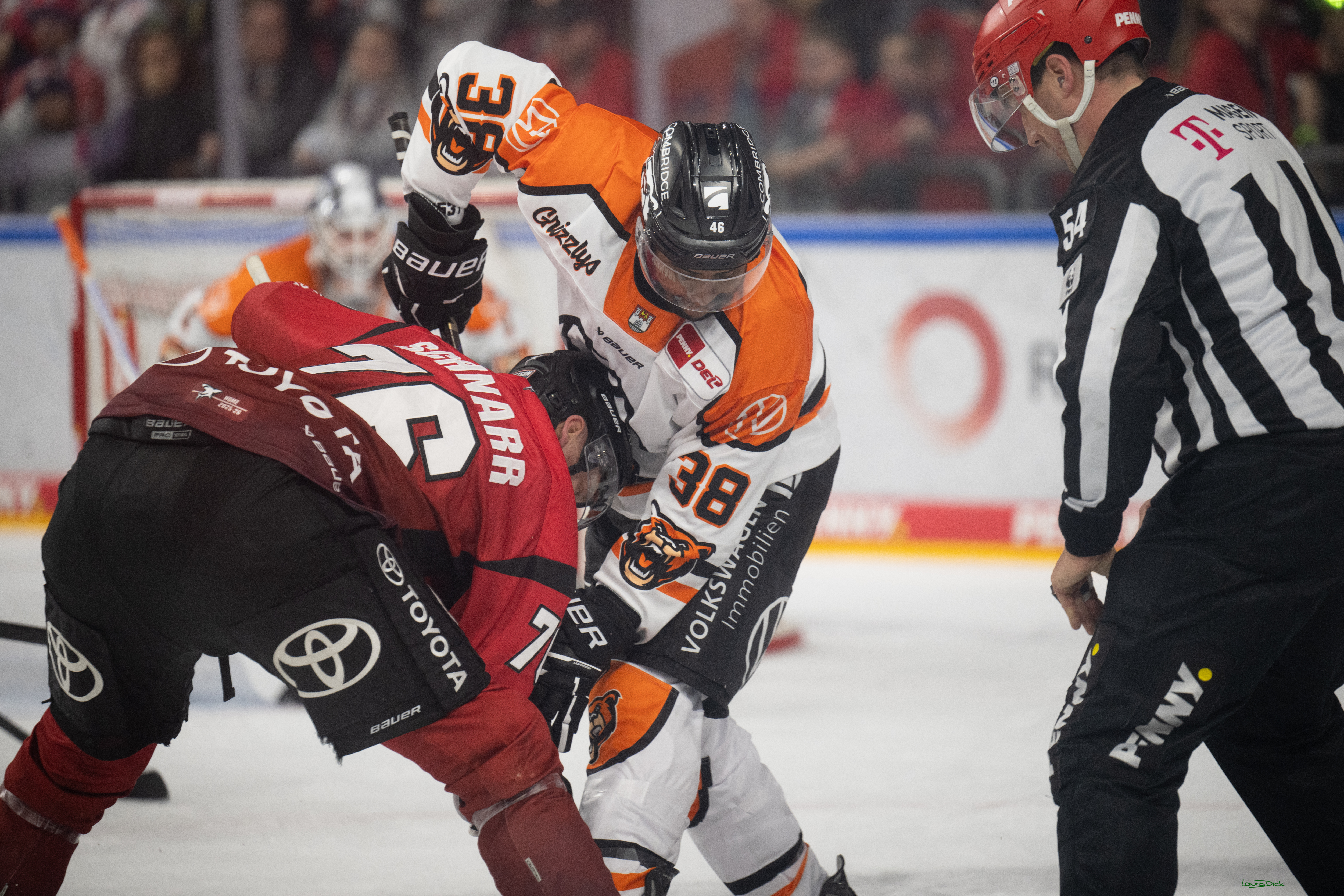 PENNY DEL; Kölner Haie-Grizzlys Wolfsburg; Köln, 18.12.2025